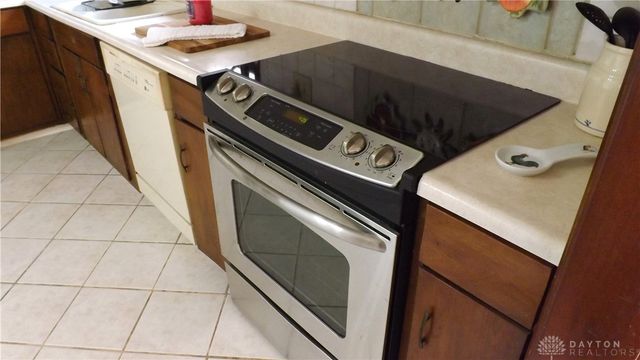 801 Crestmont Drive, Riverside, OH 45431