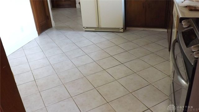 801 Crestmont Drive, Riverside, OH 45431