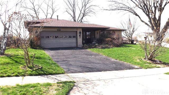 801 Crestmont Drive, Riverside, OH 45431