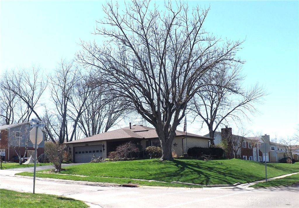 801 Crestmont Drive, Riverside, OH 45431