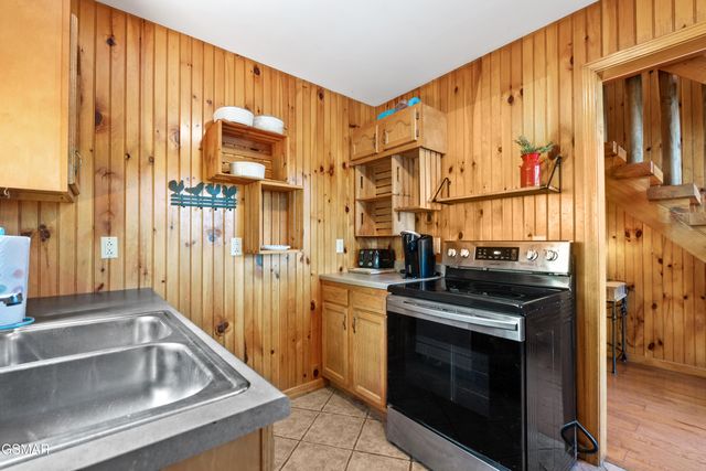 2295 Bluff Mountain Road, Sevierville, TN 37876