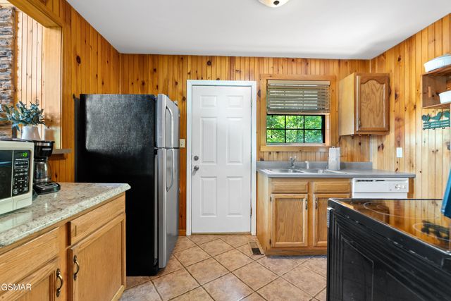 2295 Bluff Mountain Road, Sevierville, TN 37876