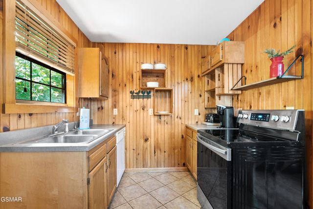 2295 Bluff Mountain Road, Sevierville, TN 37876