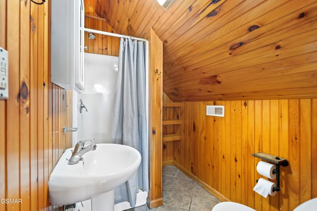 2295 Bluff Mountain Road, Sevierville, TN 37876