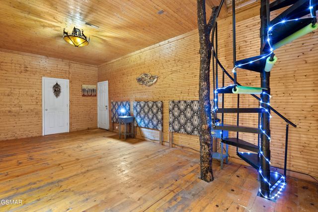 2295 Bluff Mountain Road, Sevierville, TN 37876