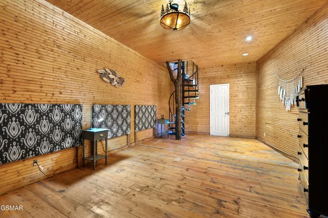 2295 Bluff Mountain Road, Sevierville, TN 37876