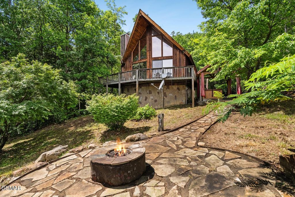 2295 Bluff Mountain Road, Sevierville, TN 37876