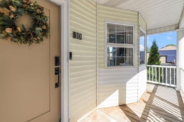 10 Long Street, Johnston, RI 02919