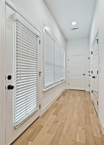 510 W Persimmon Street, Rogers, AR 72756
