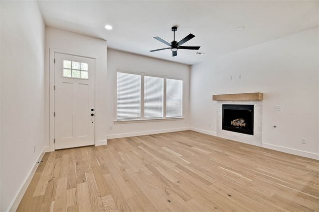 510 W Persimmon Street, Rogers, AR 72756