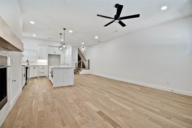 510 W Persimmon Street, Rogers, AR 72756