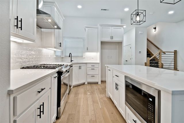 510 W Persimmon Street, Rogers, AR 72756