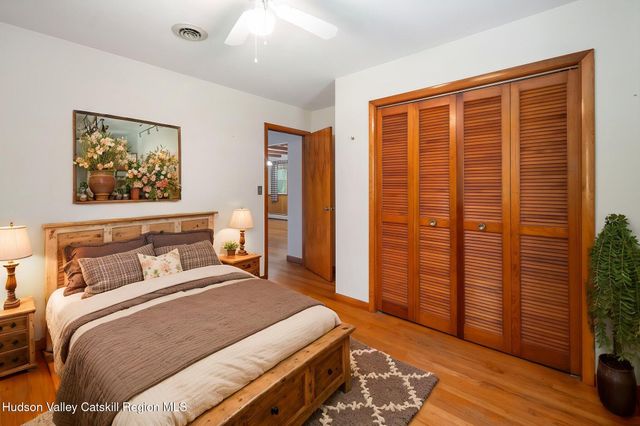 1 White Birch Lane, New Baltimore, NY 12124