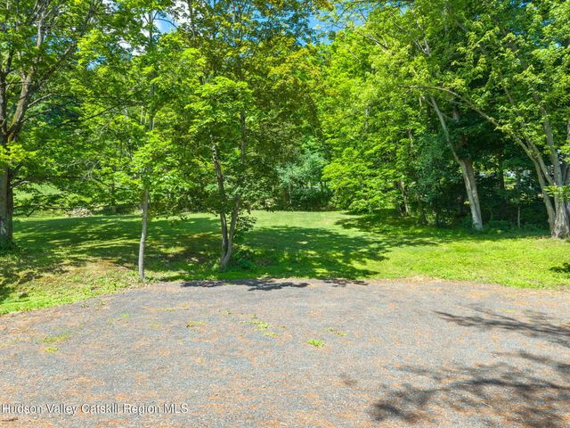 1 White Birch Lane, New Baltimore, NY 12124