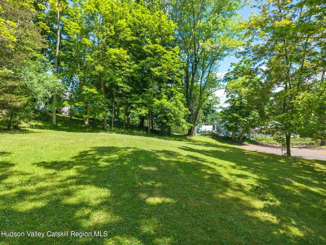 1 White Birch Lane, New Baltimore, NY 12124