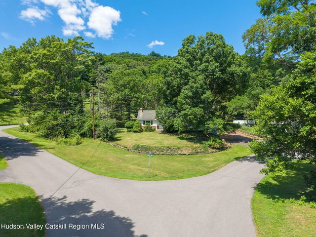 1 White Birch Lane, New Baltimore, NY 12124