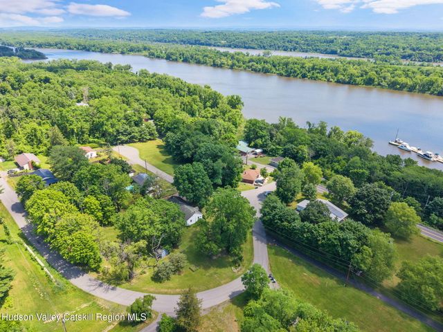 1 White Birch Lane, New Baltimore, NY 12124