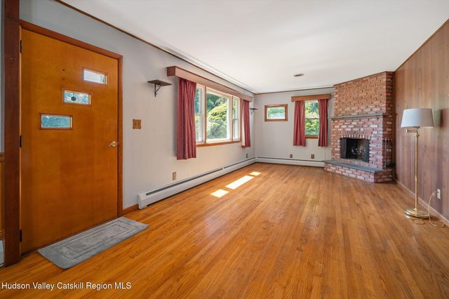 1 White Birch Lane, New Baltimore, NY 12124