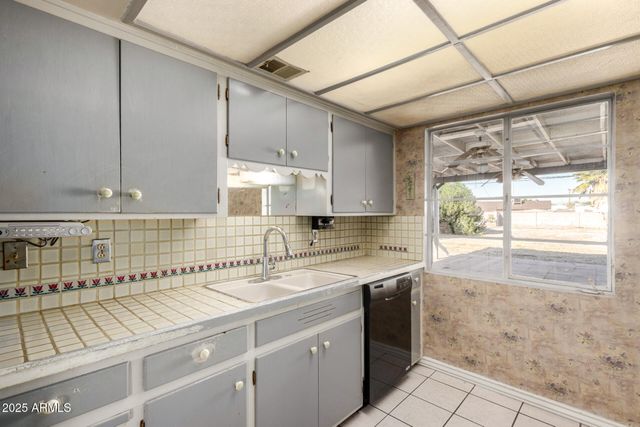 912 W ESTES Way, Phoenix, AZ 85041