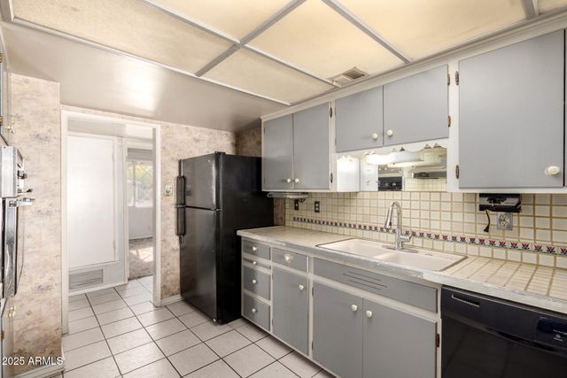 912 W ESTES Way, Phoenix, AZ 85041