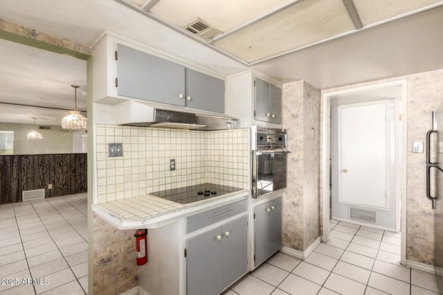 912 W ESTES Way, Phoenix, AZ 85041