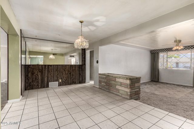 912 W ESTES Way, Phoenix, AZ 85041