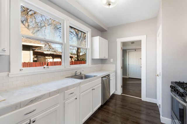 526 Redwood Ave, Sacramento, CA 95815