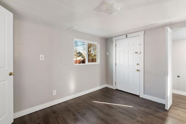 526 Redwood Ave, Sacramento, CA 95815