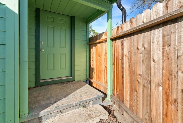 526 Redwood Ave, Sacramento, CA 95815