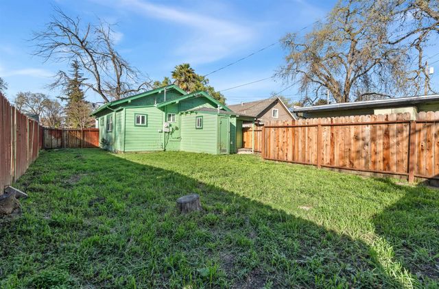 526 Redwood Ave, Sacramento, CA 95815