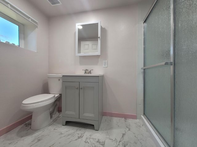 526 Redwood Ave, Sacramento, CA 95815