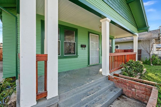 526 Redwood Ave, Sacramento, CA 95815