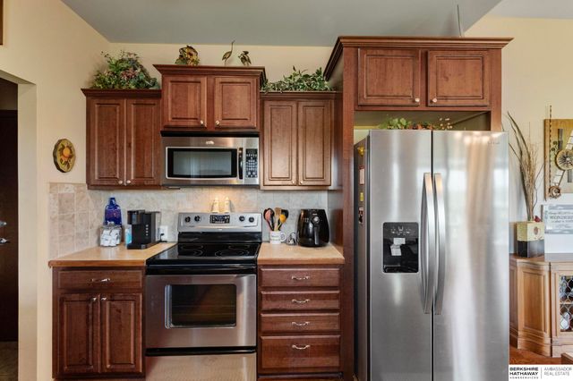 8578 Lake Ridge Drive, Plattsmouth, NE 68048