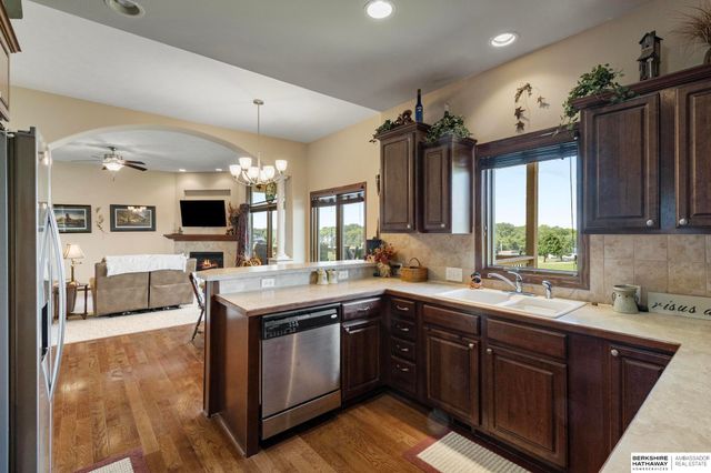 8578 Lake Ridge Drive, Plattsmouth, NE 68048