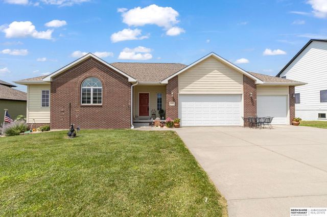 8578 Lake Ridge Drive, Plattsmouth, NE 68048