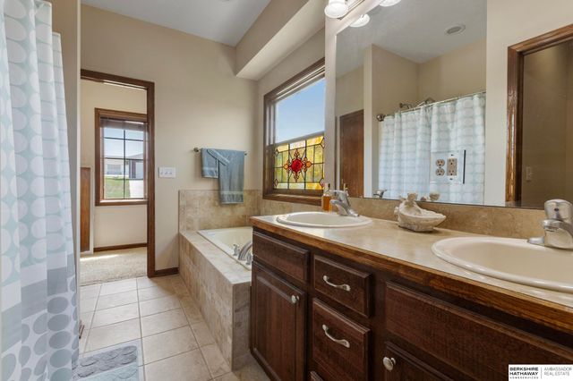 8578 Lake Ridge Drive, Plattsmouth, NE 68048