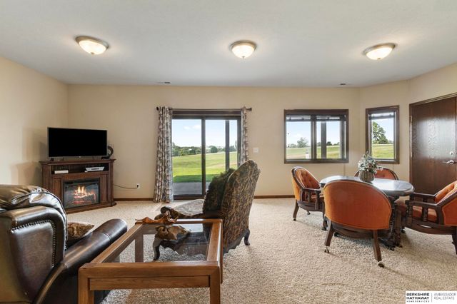 8578 Lake Ridge Drive, Plattsmouth, NE 68048
