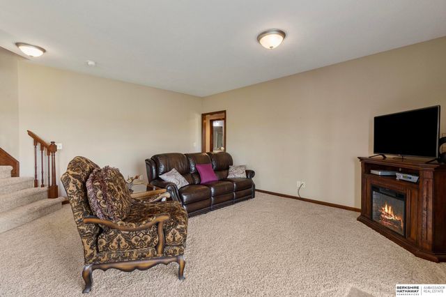 8578 Lake Ridge Drive, Plattsmouth, NE 68048