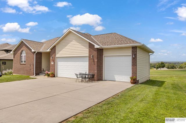 8578 Lake Ridge Drive, Plattsmouth, NE 68048