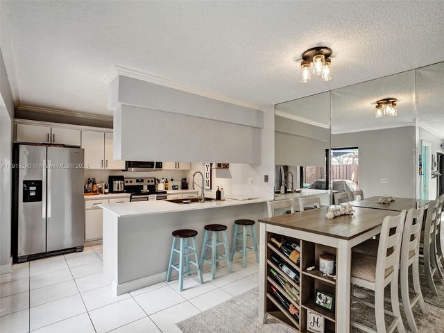 11861 SW 9th Mnr, Davie, FL 33325