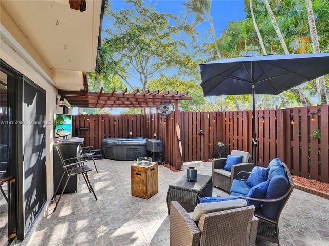 11861 SW 9th Mnr, Davie, FL 33325