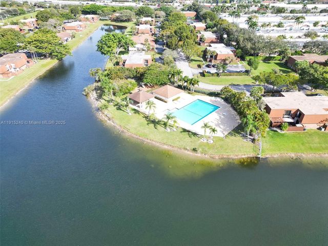 11861 SW 9th Mnr, Davie, FL 33325