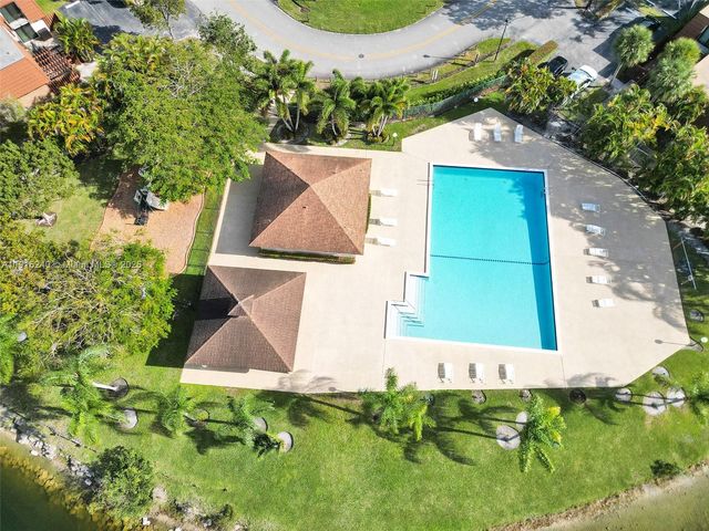 11861 SW 9th Mnr, Davie, FL 33325