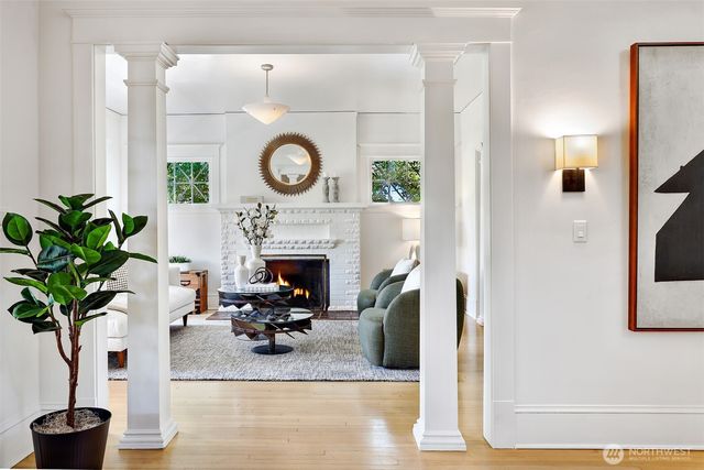 2202 N 41st Street, Seattle, WA 98103