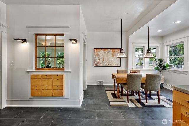 2202 N 41st Street, Seattle, WA 98103