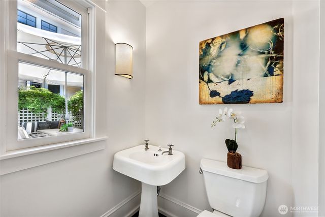 2202 N 41st Street, Seattle, WA 98103