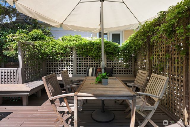 2202 N 41st Street, Seattle, WA 98103