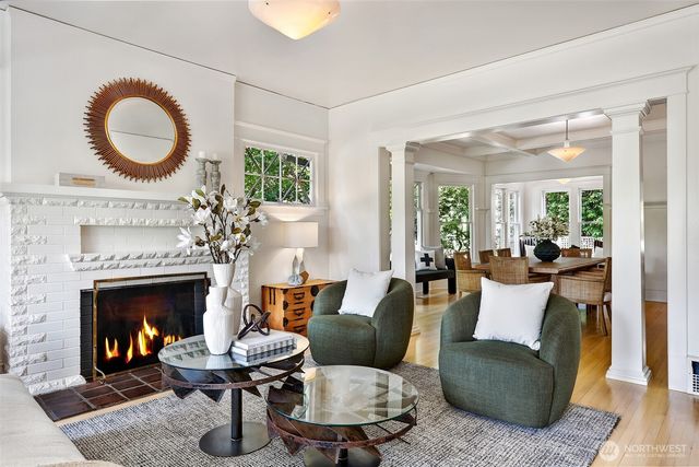 2202 N 41st Street, Seattle, WA 98103