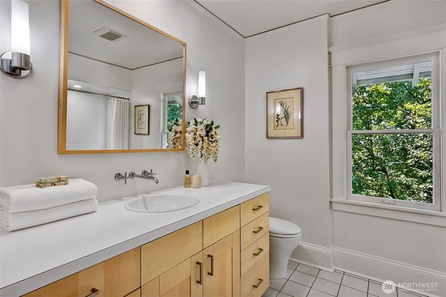 2202 N 41st Street, Seattle, WA 98103