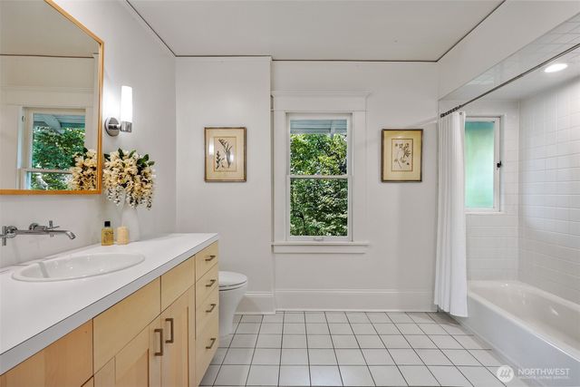 2202 N 41st Street, Seattle, WA 98103